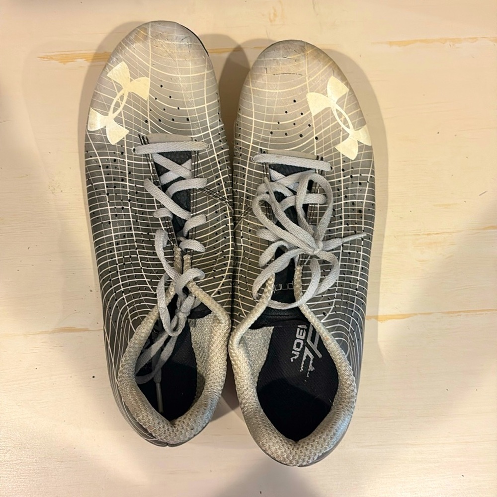 Under Armour men’s kick sprint spike